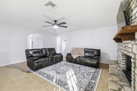 5914 Freemans Farm San Antonio TX 78233