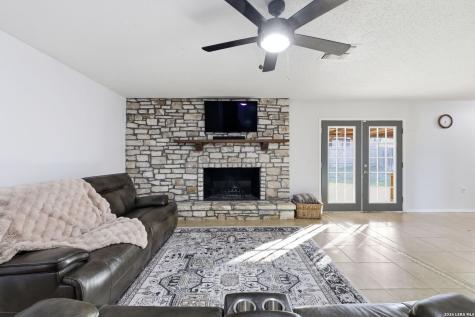 5914 Freemans Farm San Antonio TX 78233