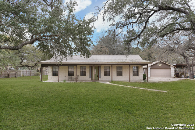 813 Killarney Road Floresville TX 78114