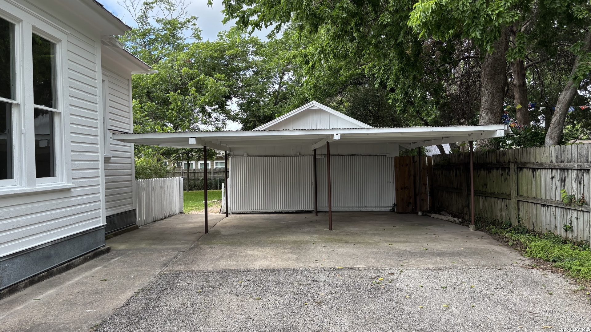 227 E College Street Seguin TX 78155