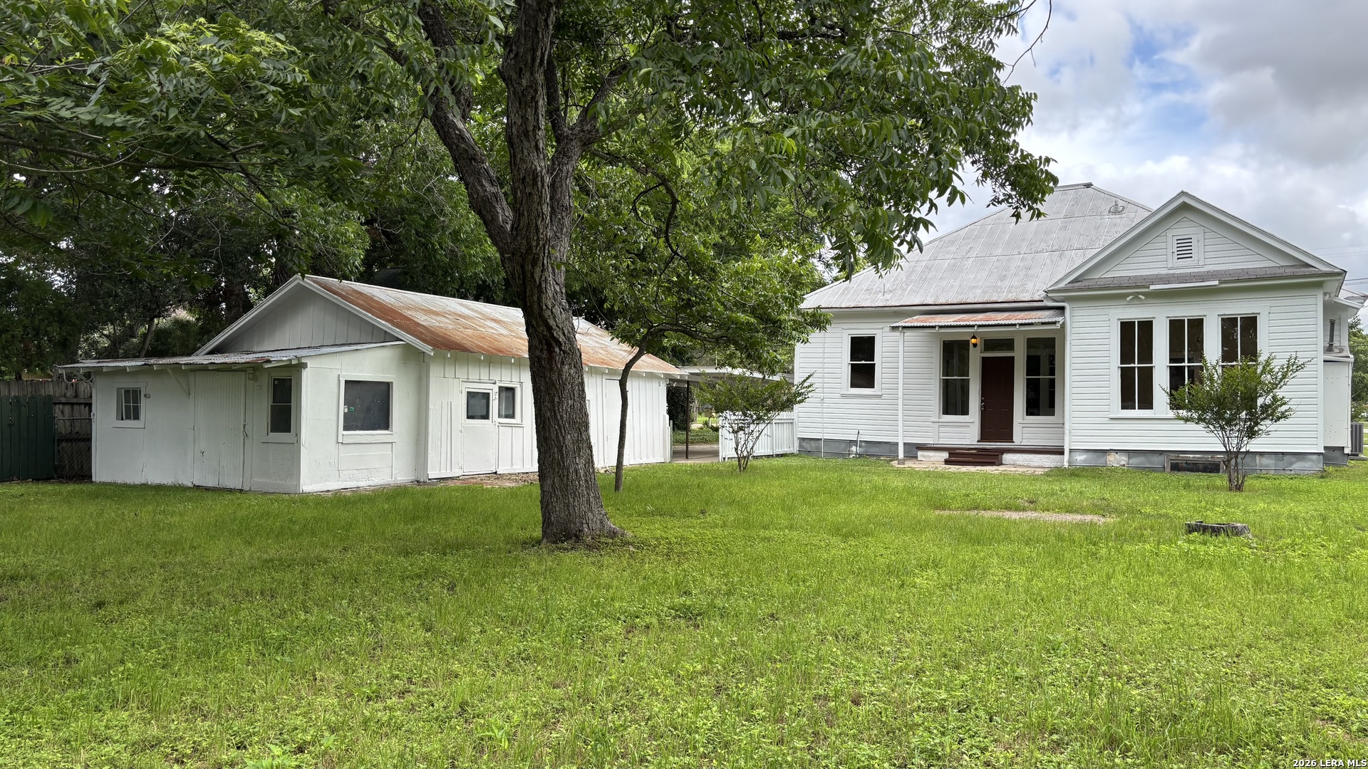 227 E College Street Seguin TX 78155