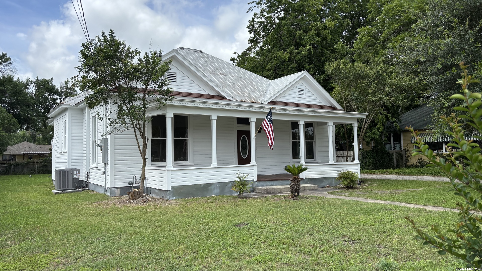 227 E College Street Seguin TX 78155