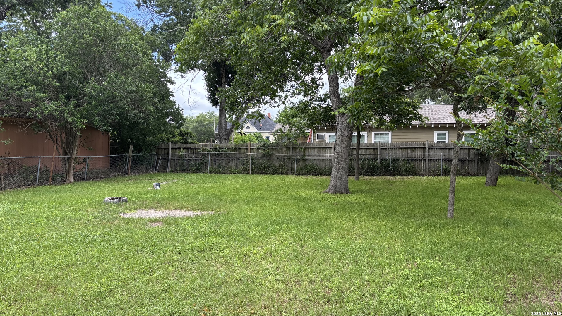 227 E College Street Seguin TX 78155