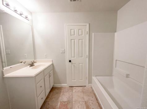 5839 Blonde Canyon San Antonio TX 78252