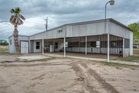 301 E County Road 678 Natalia TX 78059