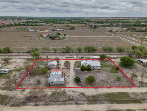 301 E County Road 678 Natalia TX 78059