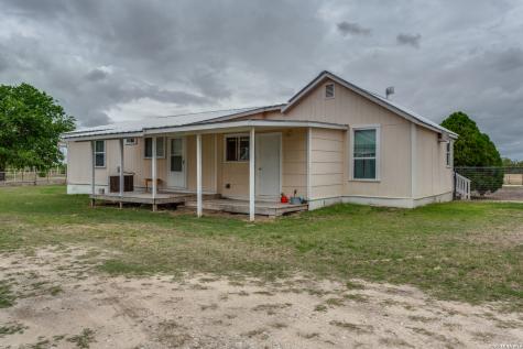 301 E County Road 678 Natalia TX 78059