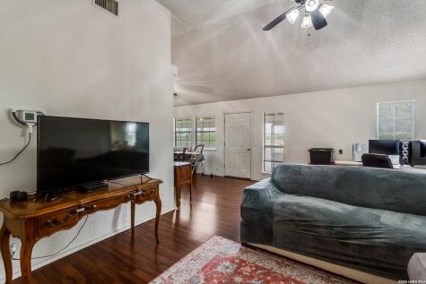 301 E County Road 678 Natalia TX 78059