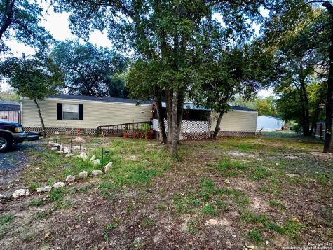 3911 Anaqua Drive Elmendorf TX 78112