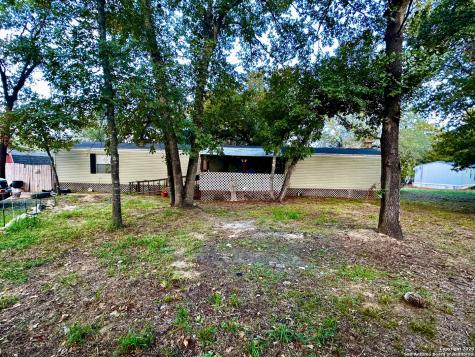 3911 Anaqua Drive Elmendorf TX 78112