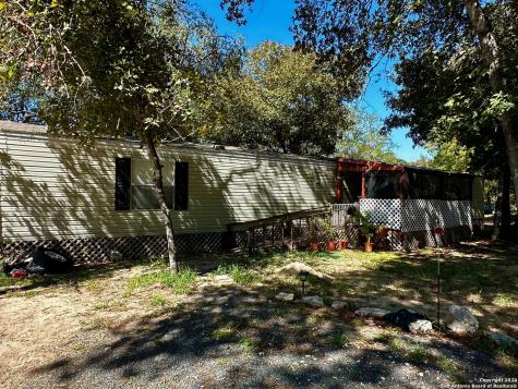3911 Anaqua Drive Elmendorf TX 78112