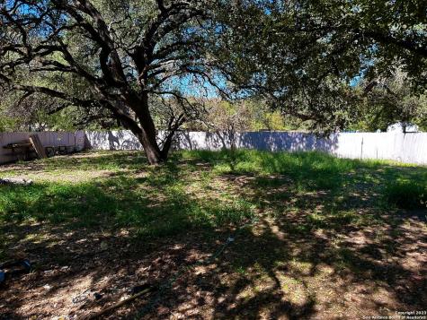 3911 Anaqua Drive Elmendorf TX 78112