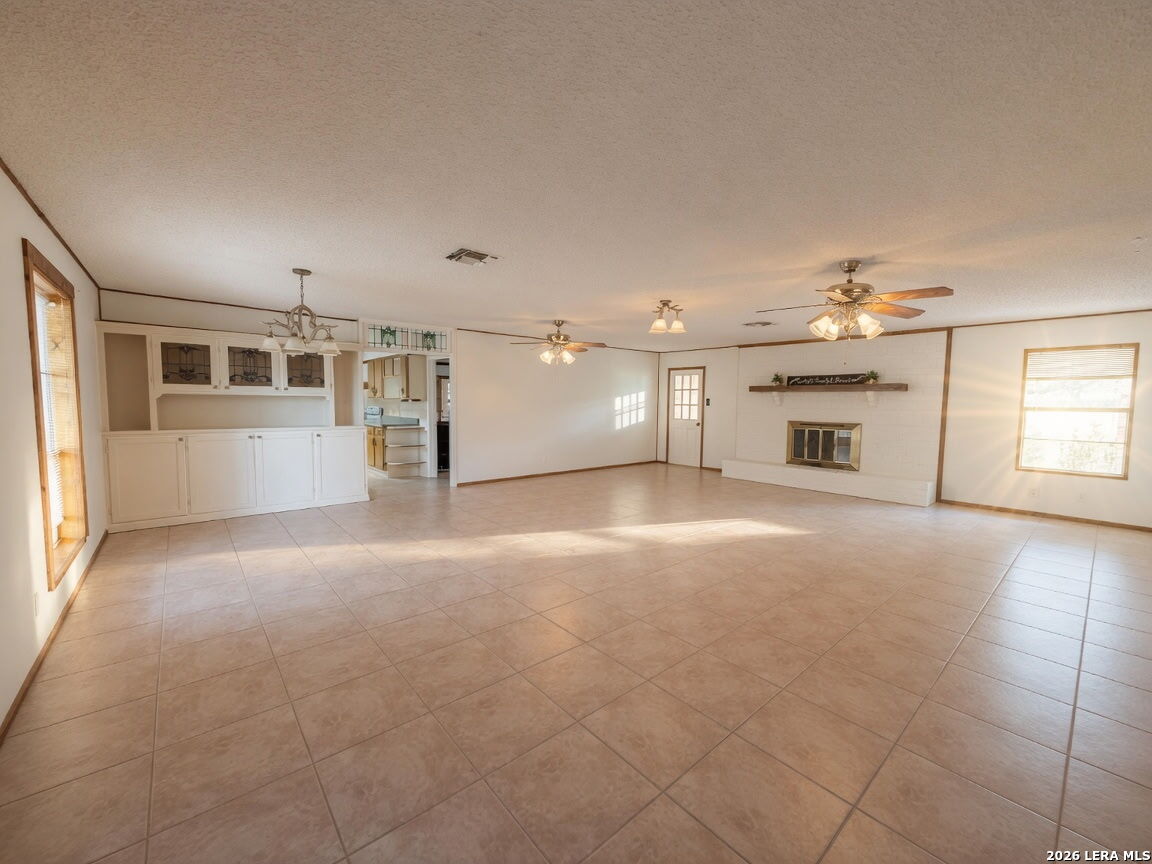 105 Deer Run Pleasanton TX 78064