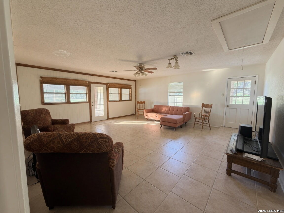 105 Deer Run Pleasanton TX 78064