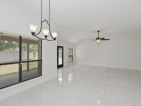 1147 Quail Hollow Laredo TX 78045