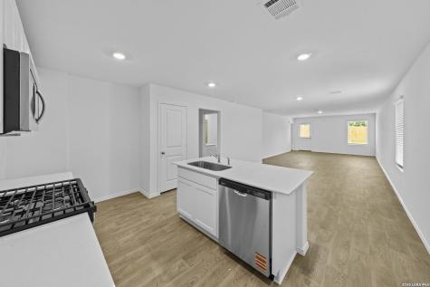 16064 Mahogany Way Elmendorf TX 78112