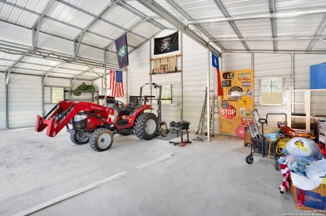683 County Road 242 Hondo TX 78861