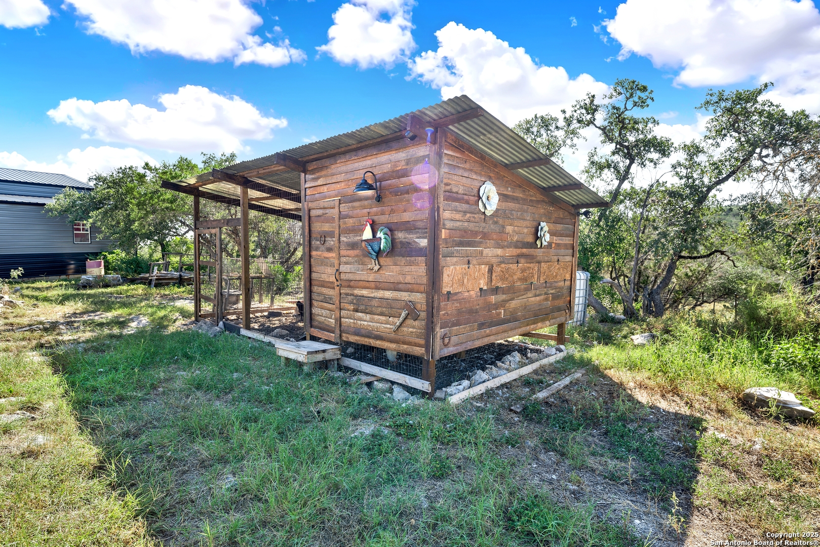 683 County Road 242 Hondo TX 78861