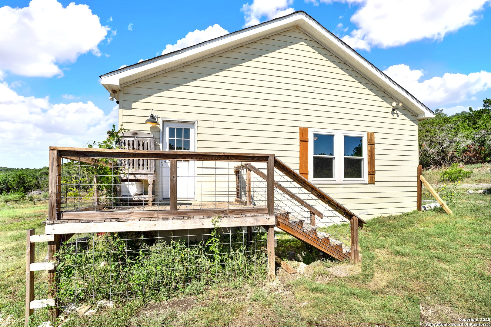 683 County Road 242 Hondo TX 78861