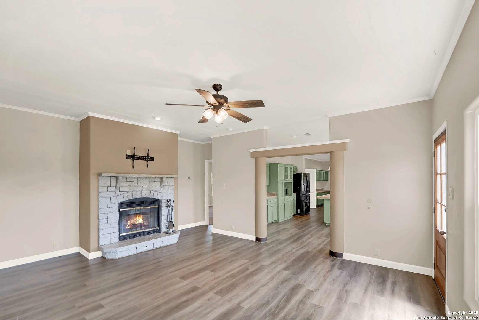 683 County Road 242 Hondo TX 78861