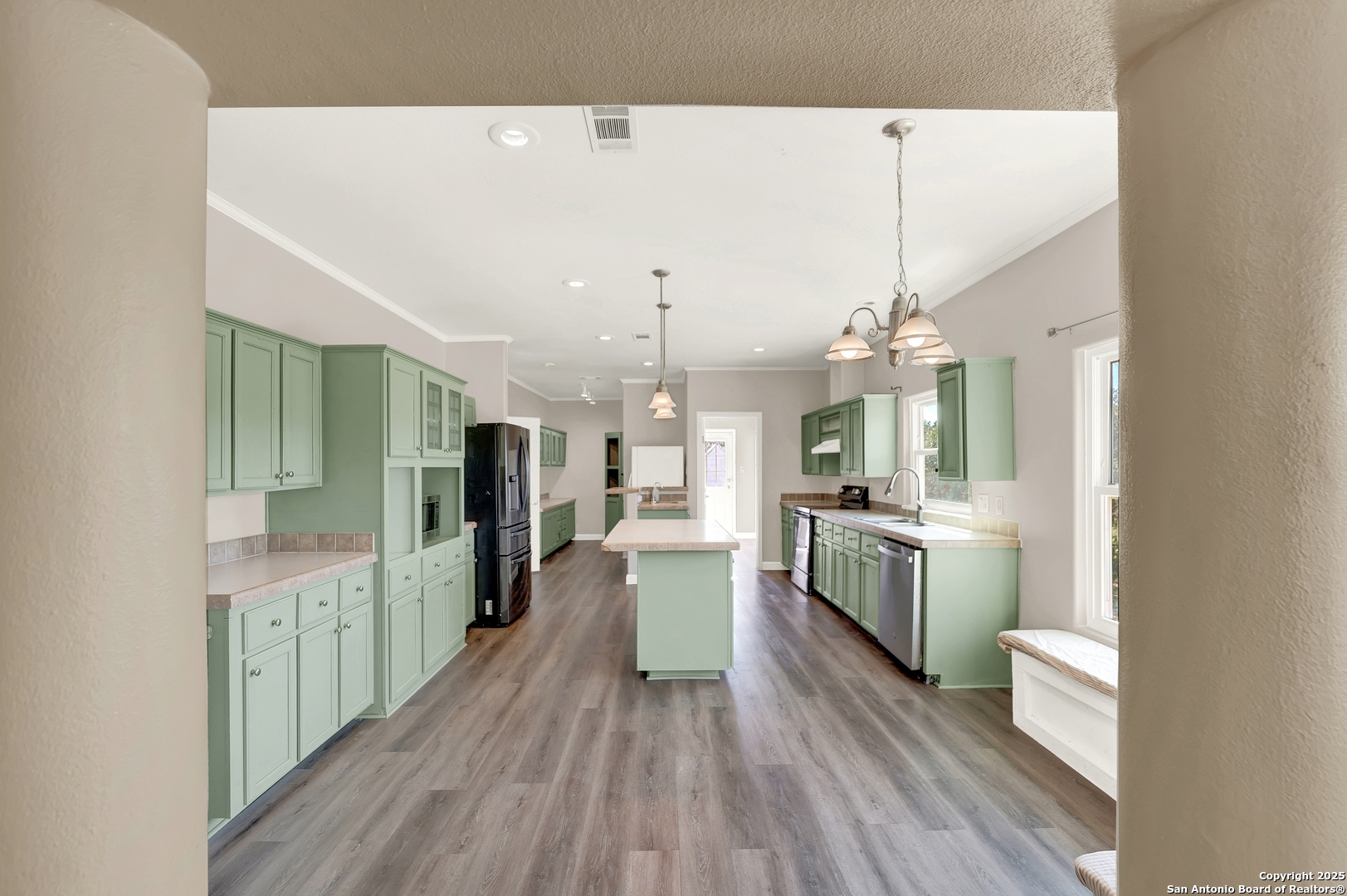 683 County Road 242 Hondo TX 78861