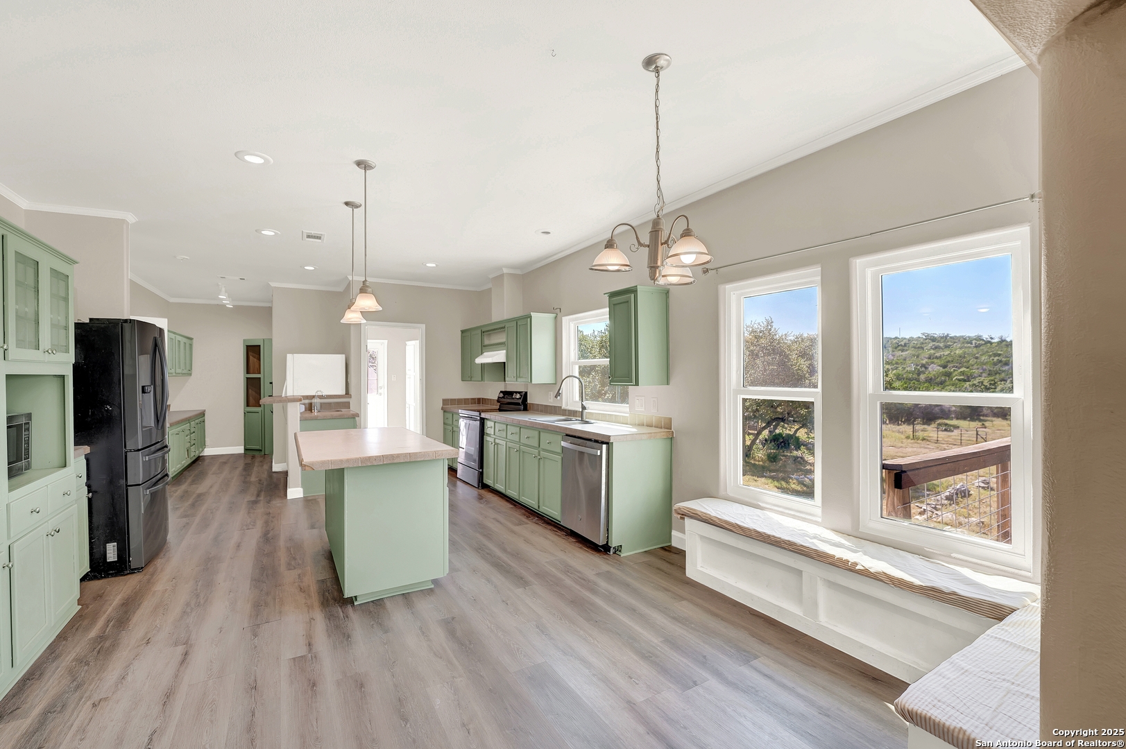 683 County Road 242 Hondo TX 78861