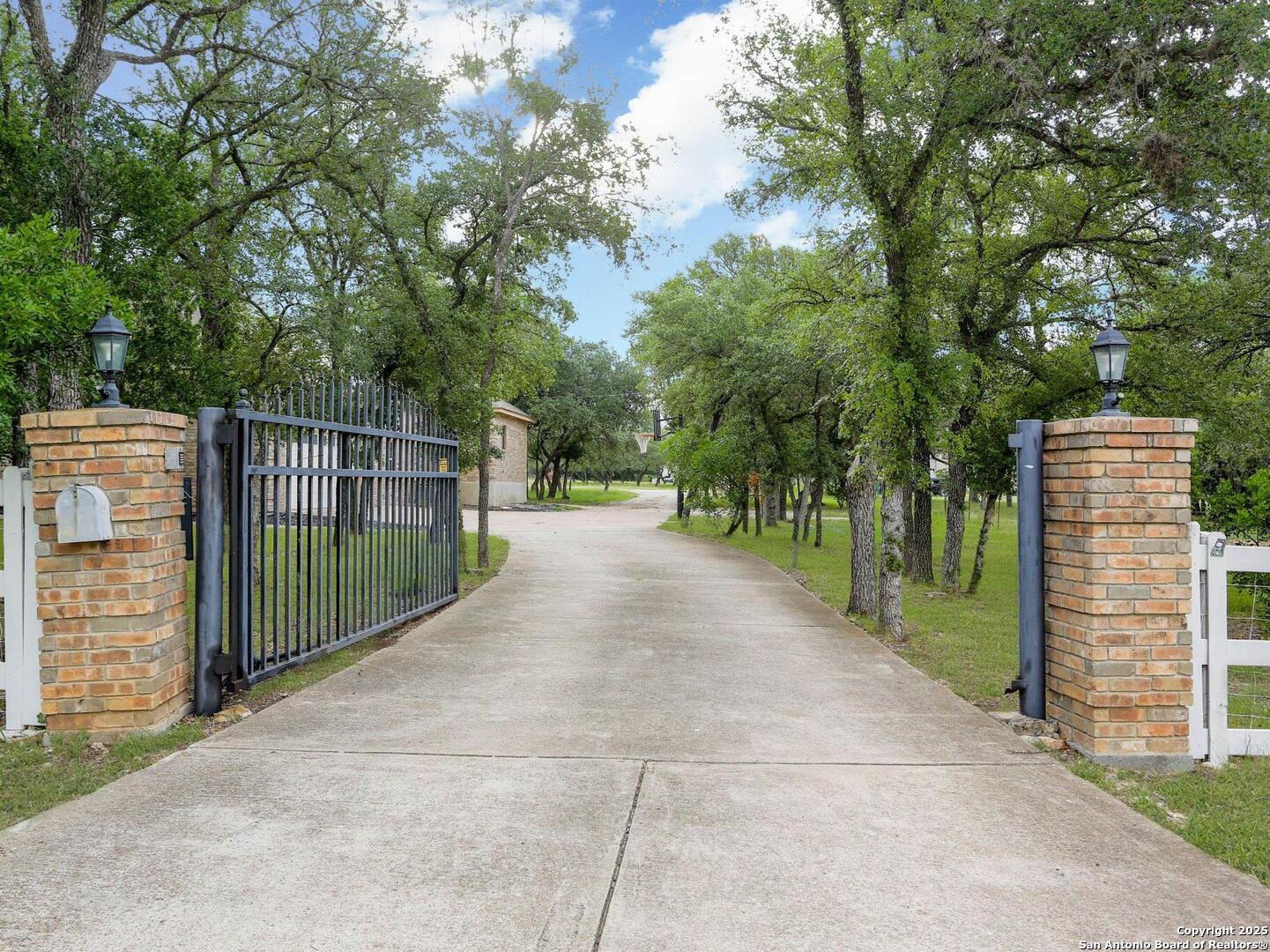 424 Honey Oaks Lane San Antonio TX 78253
