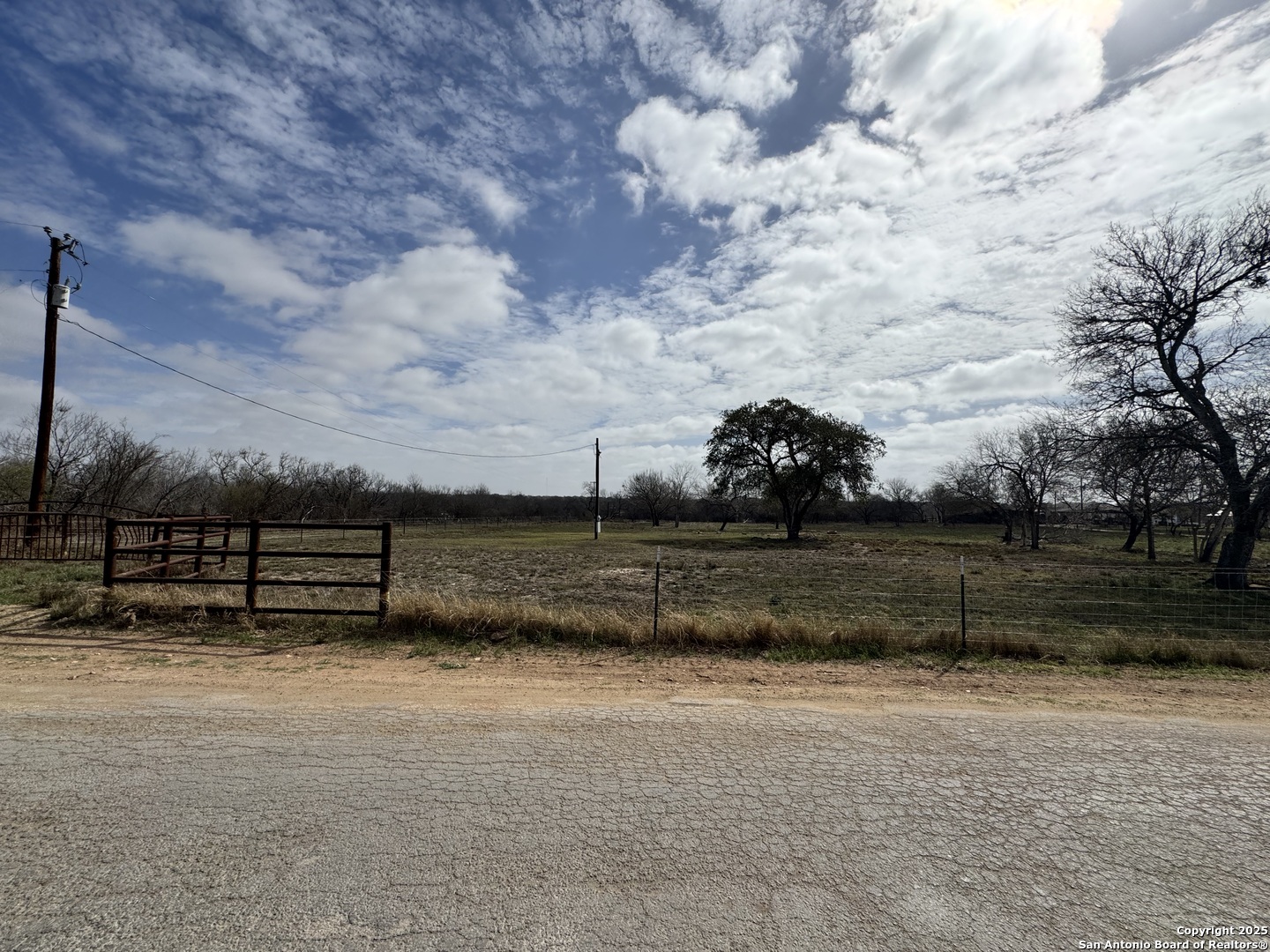 115 County Road 779 Devine TX 78016