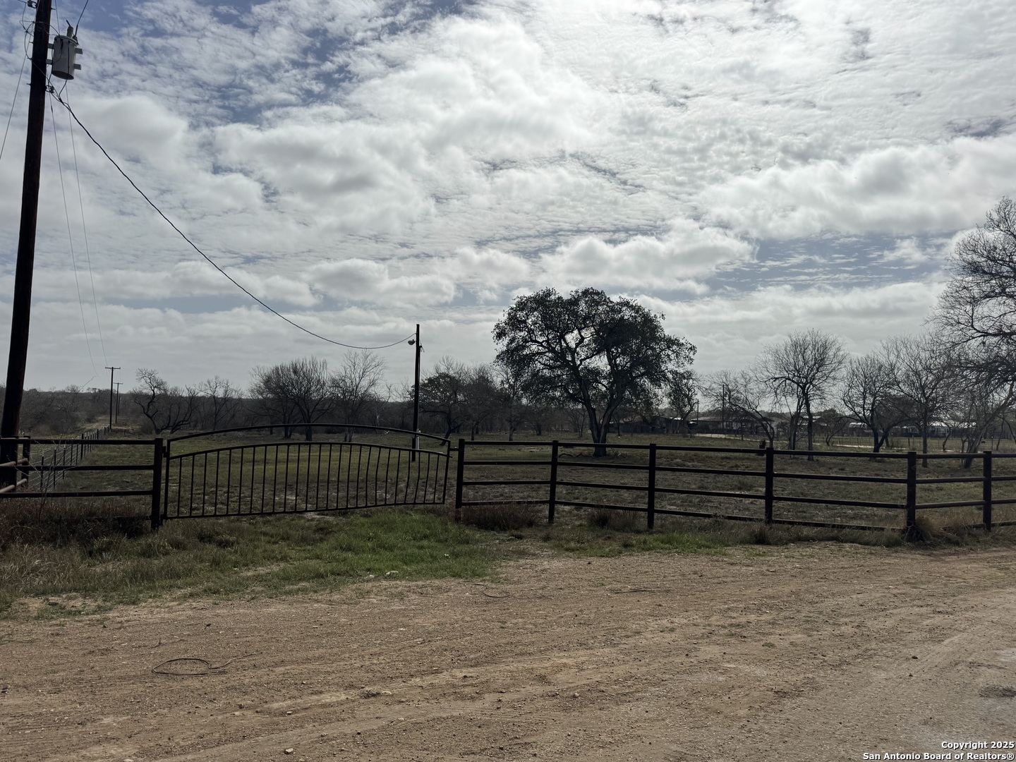 115 County Road 779 Devine TX 78016