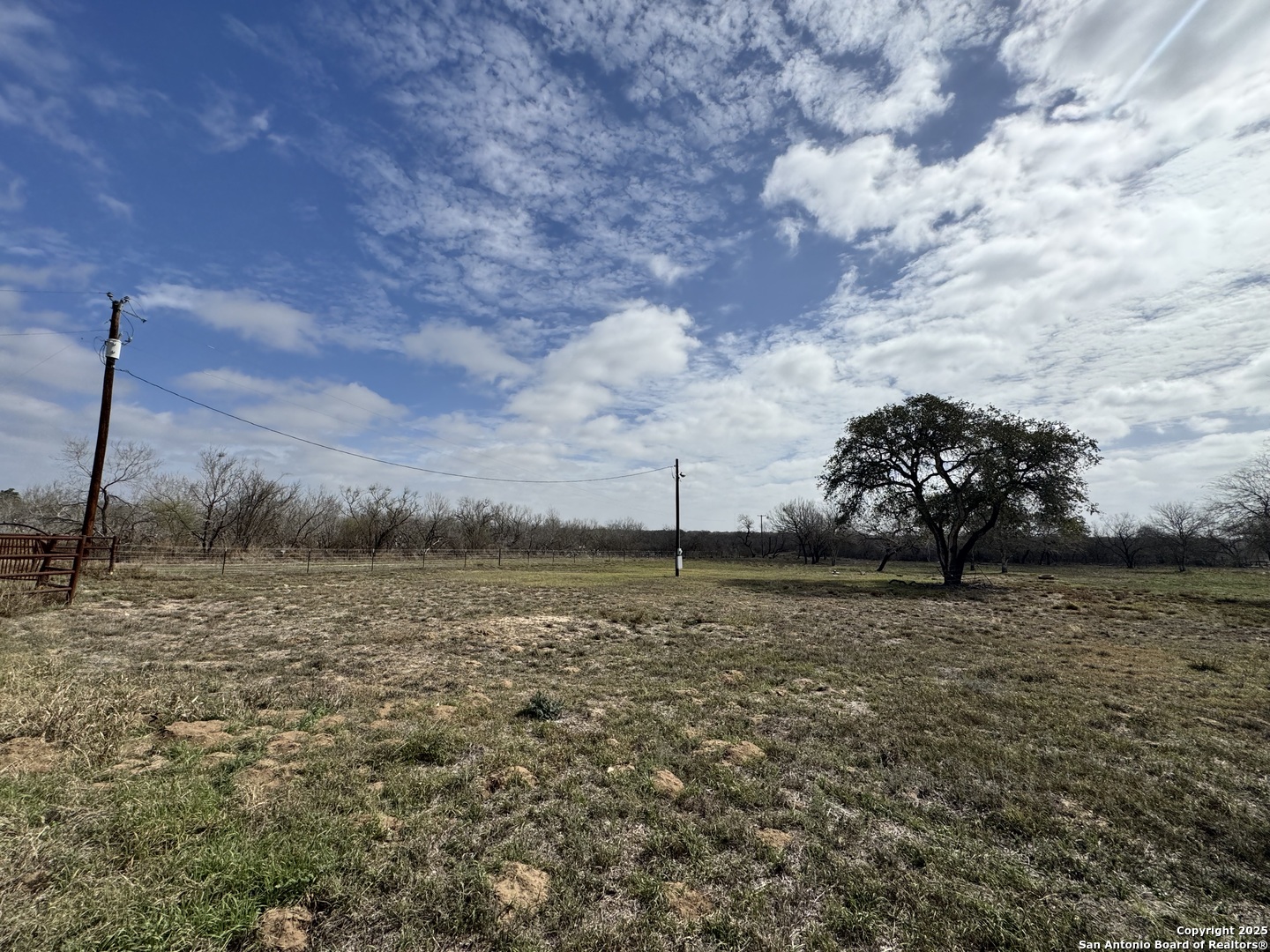 115 County Road 779 Devine TX 78016