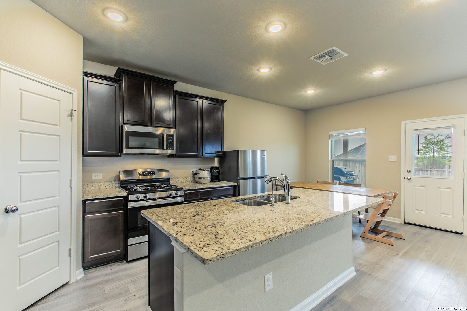 7045 Vista Loop Live Oak TX 78233