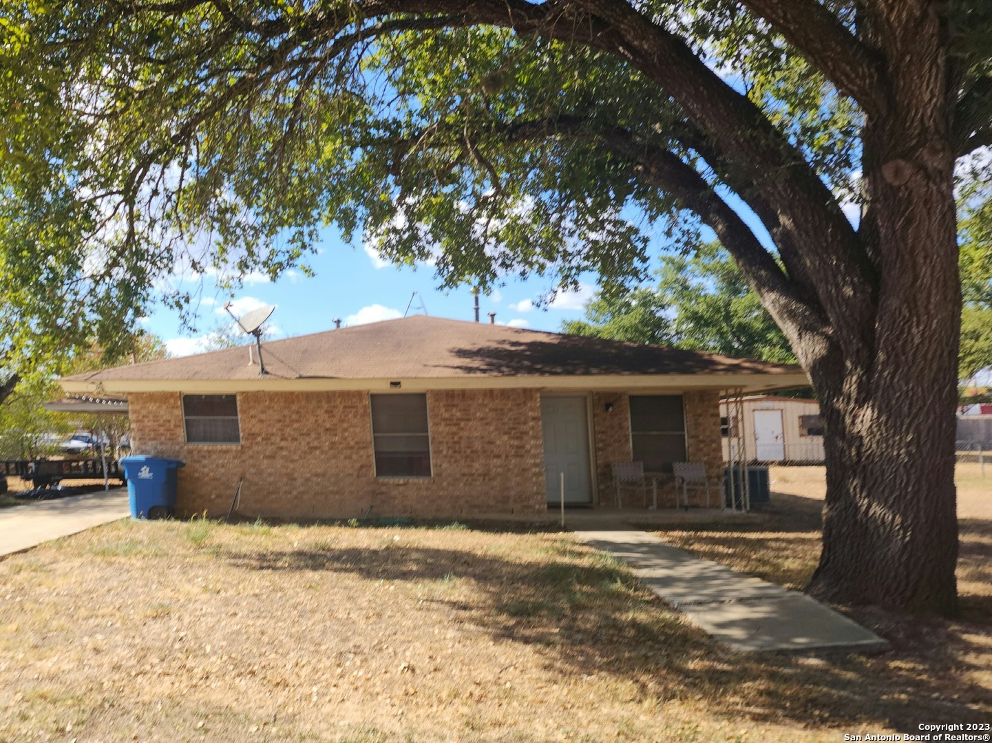 1703 H Street Floresville TX 78114