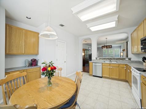 8811 Redwood Bend Helotes TX 78023