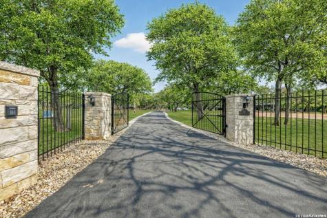 101 Cibolo Hollow N Fair Oaks Ranch TX 78015
