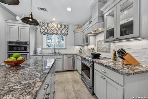 101 Cibolo Hollow N Fair Oaks Ranch TX 78015
