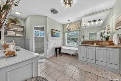 101 Cibolo Hollow N Fair Oaks Ranch TX 78015
