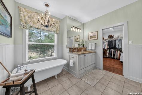 101 Cibolo Hollow N Fair Oaks Ranch TX 78015