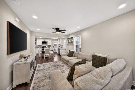 1910 W Craig Place San Antonio TX 78201