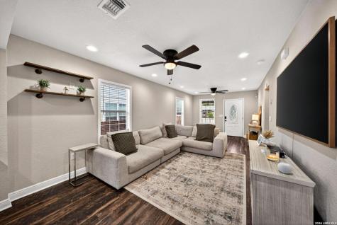 1910 W Craig Place San Antonio TX 78201
