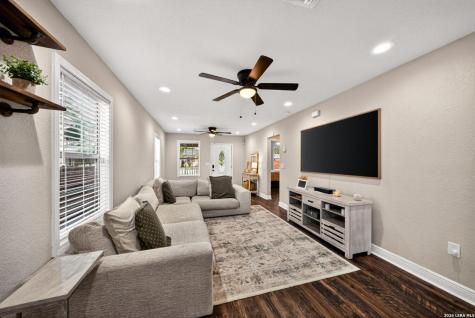 1910 W Craig Place San Antonio TX 78201