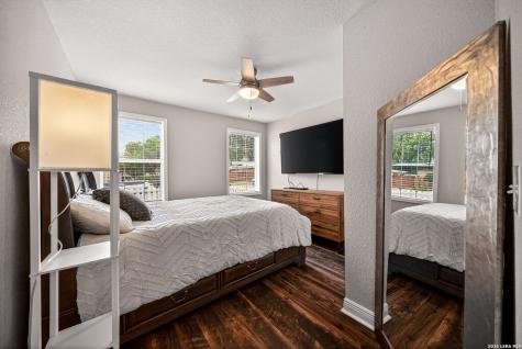 1910 W Craig Place San Antonio TX 78201