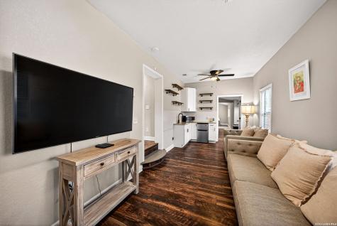 1910 W Craig Place San Antonio TX 78201