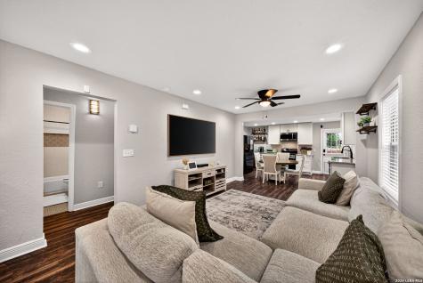 1910 W Craig Place San Antonio TX 78201