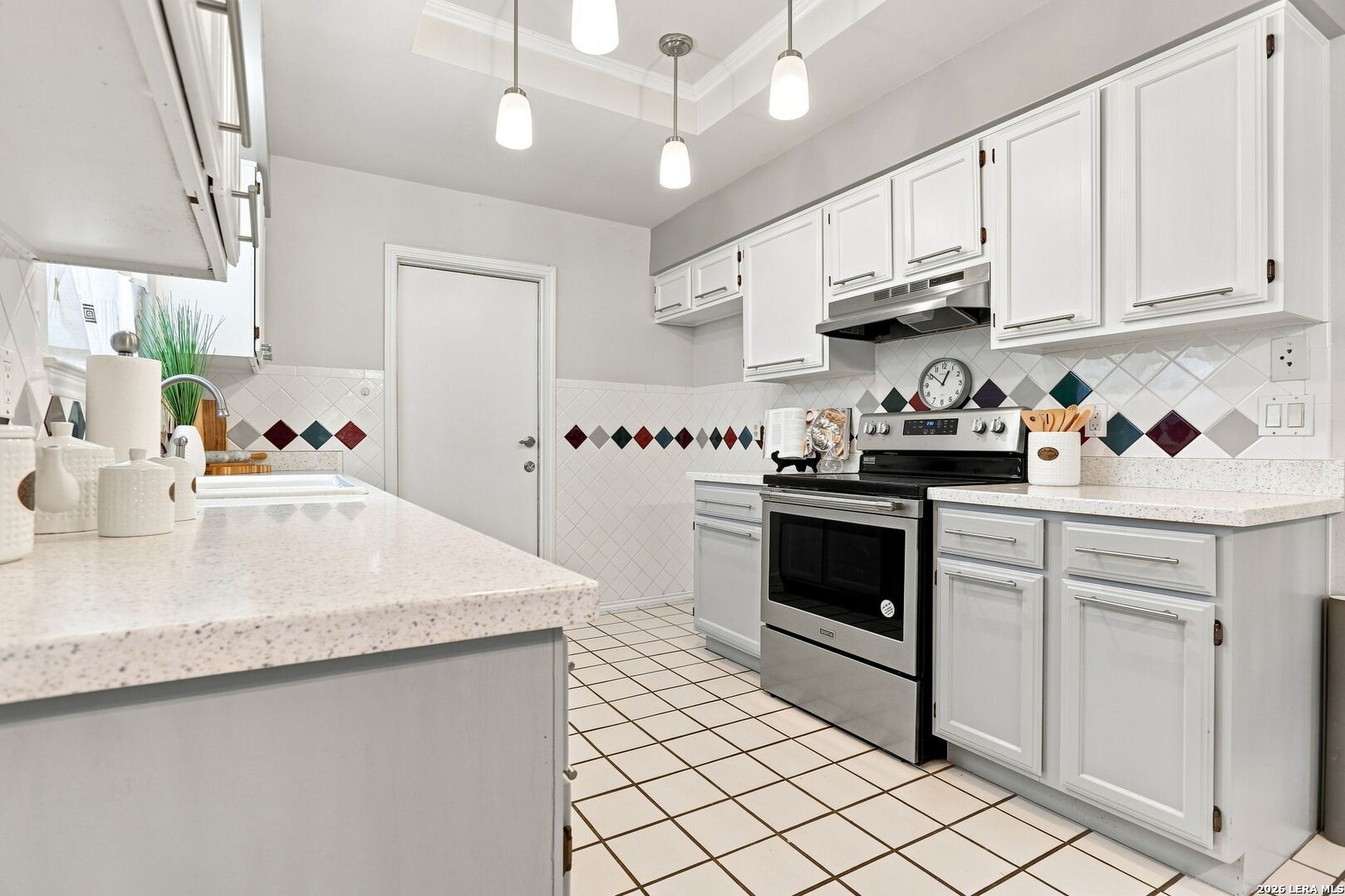 182 Clear Oak Universal City TX 78148