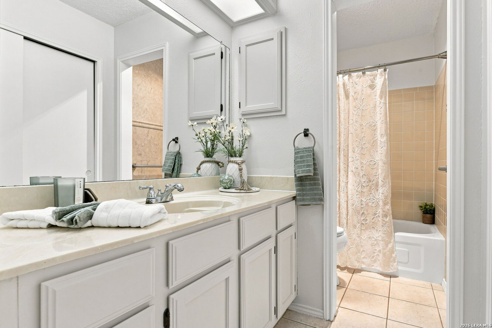 182 Clear Oak Universal City TX 78148