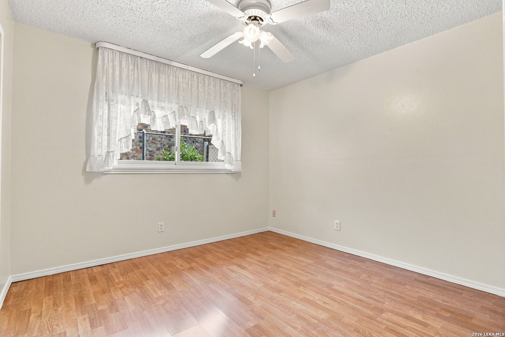 182 Clear Oak Universal City TX 78148