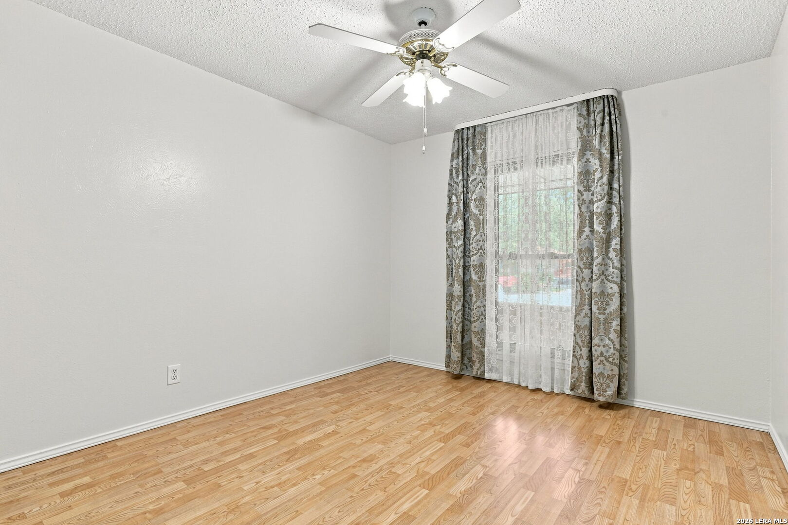 182 Clear Oak Universal City TX 78148