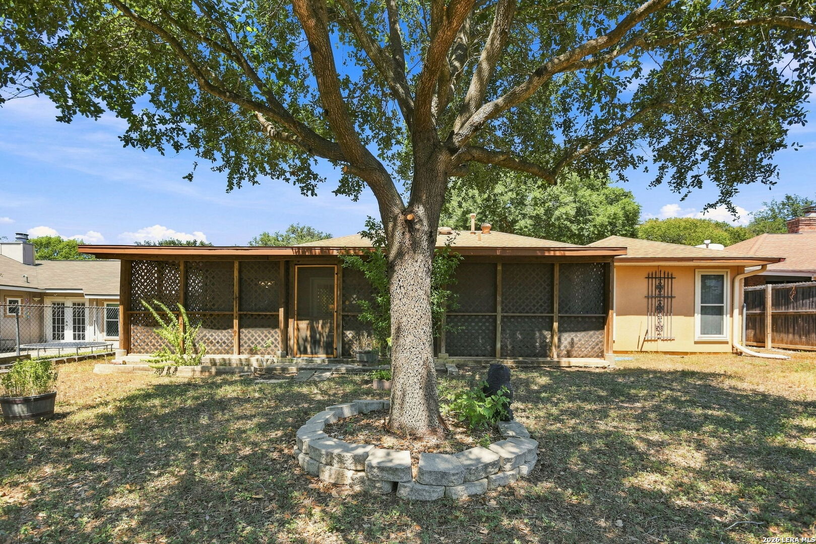 182 Clear Oak Universal City TX 78148
