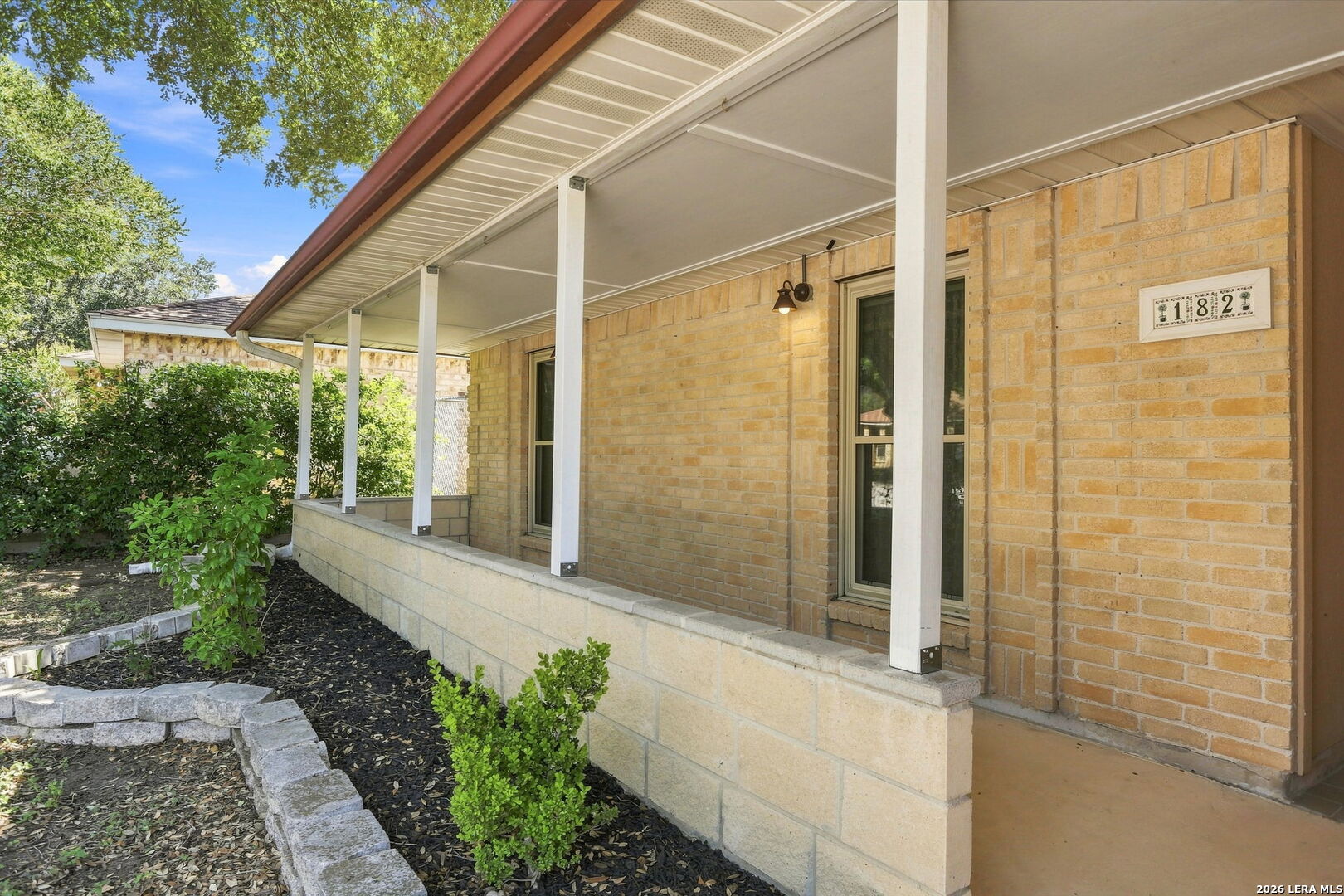 182 Clear Oak Universal City TX 78148