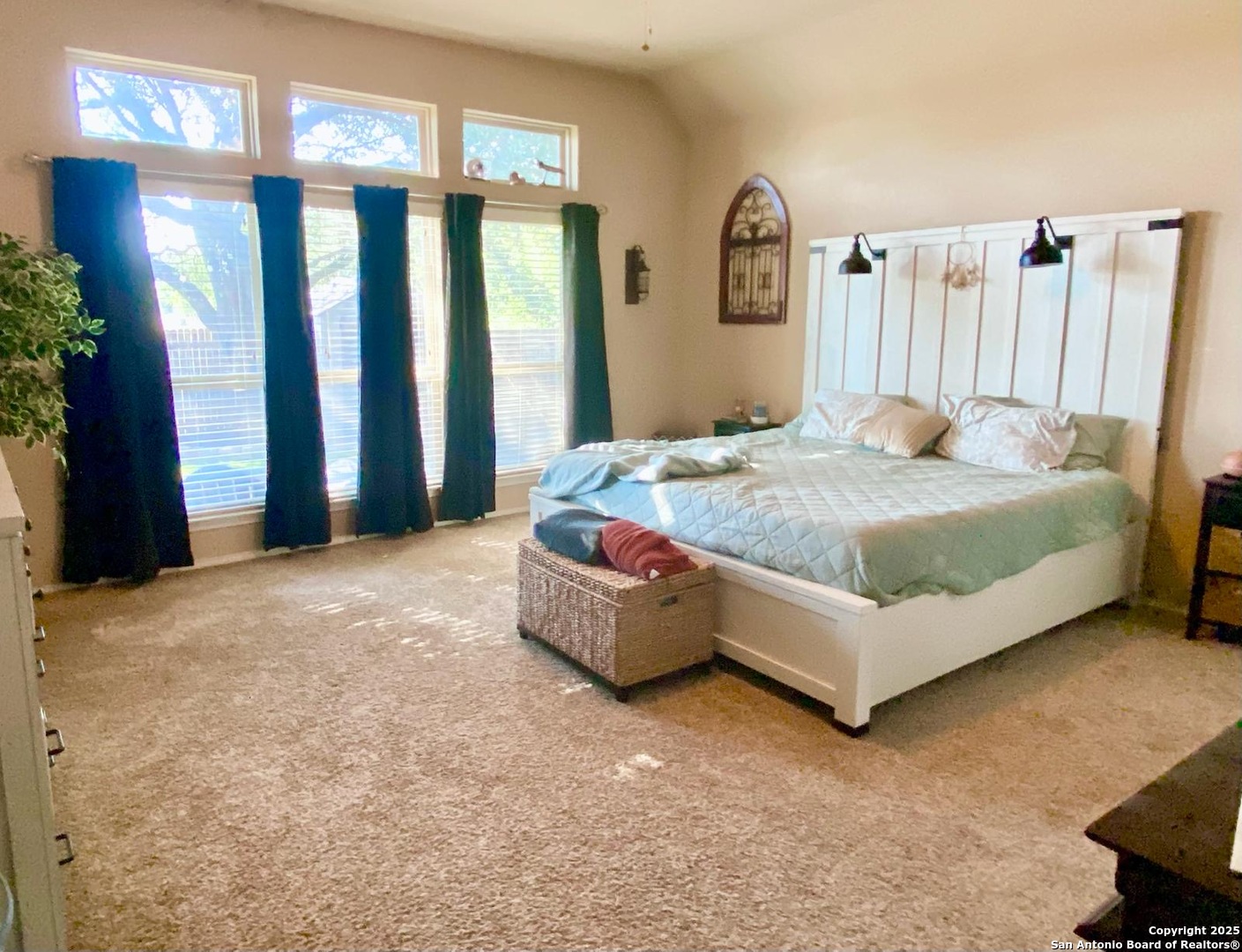 8714 White Crown San Antonio TX 78254